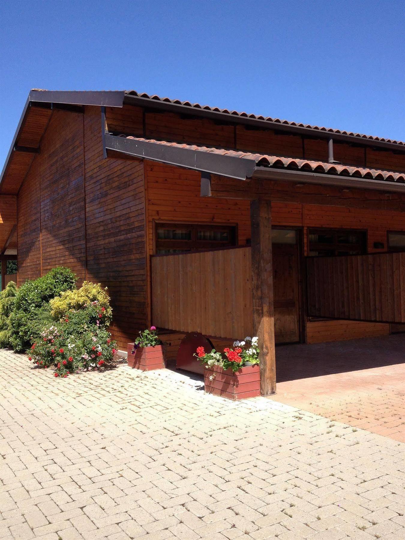 Motel 7 Laghi Castelletto Di Branduzzo Kültér fotó