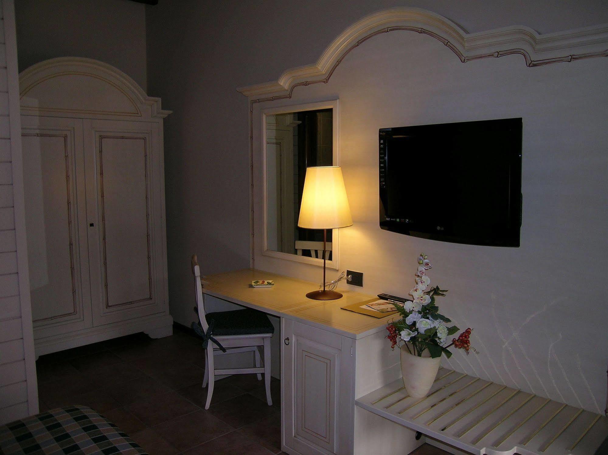 Motel 7 Laghi Castelletto Di Branduzzo Kültér fotó