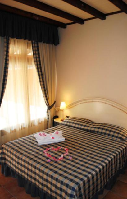 Motel 7 Laghi Castelletto Di Branduzzo Kültér fotó